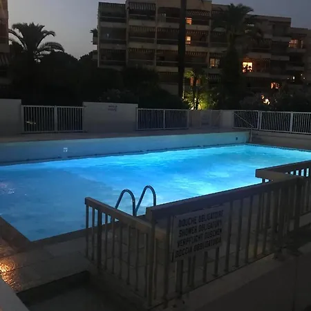 Golfe Juan, Quiet With Pool, Near The 公寓