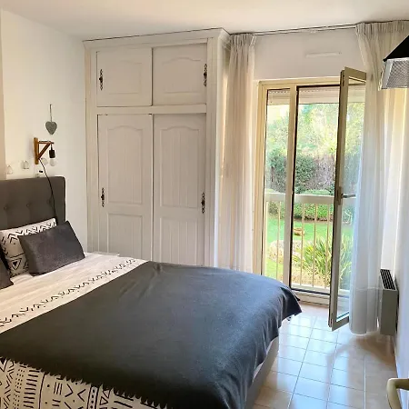 Golfe Juan, Quiet With Pool, Near The Apartment *
